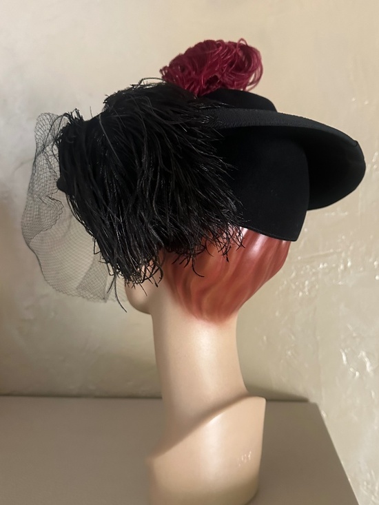 STELLAR 1940s\' BLACK FELT TILT HAT + BURGUNDY/BLACK FEATHERS + FULL VEIL main image 7
